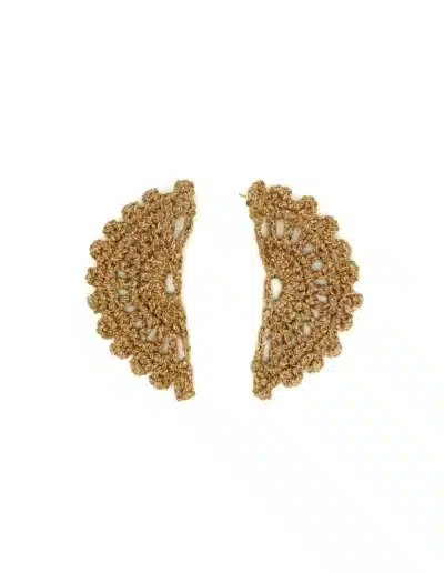 Pendientes Eclipse Oro artesanales: diseño de sol eclipsado tejido a crochet con hilo dorado. Pieza única con brillo celestial y estilo bohemio