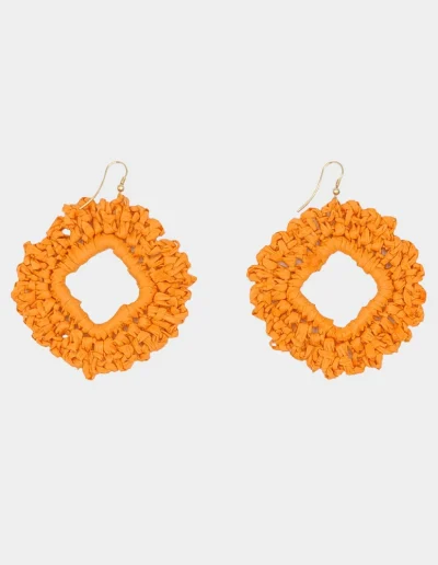 Pendiente Fleurir Calendula. Pendiente de ganchillo forma rombo de color naranja