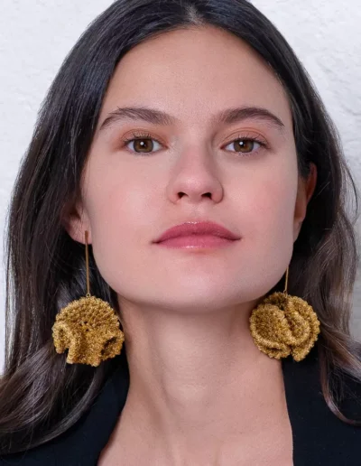 Pendientes crochet dorados Anémona Flotante hechos a mano