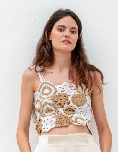 Top White Perséfone de crochet hecho a mano de la marca BeMeknes