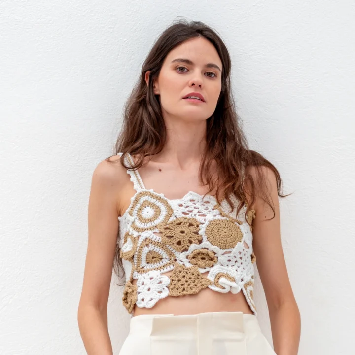 Top White Perséfone de crochet hecho a mano de la marca BeMeknes