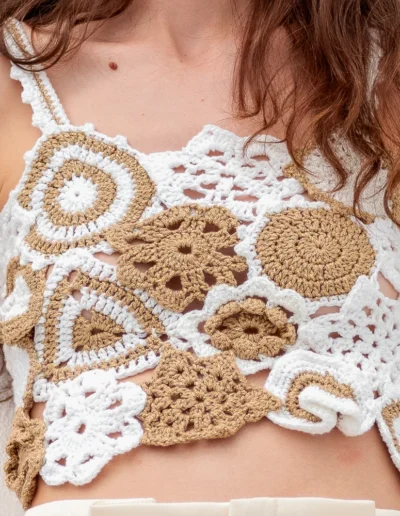 Top White Perséfone de crochet hecho a mano de la marca BeMeknes