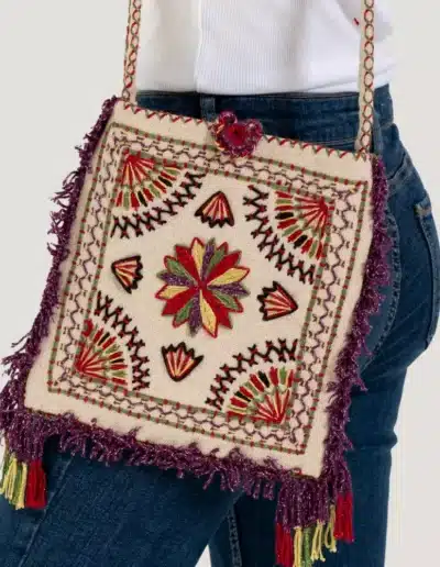 Bolso artesanal 'Mum' de Bemeknes – Réplica del bolso original tejido a mano en Gaucín hace 40 años. Pieza única hecha bajo pedido, con diseño atemporal y valor emocional. Moda sostenible y duradera (made to last).