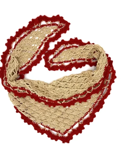 Pañuelo Cornelia marrón y rojo hecho a mano en España, diseño triangular artesanal de algodón 100%
