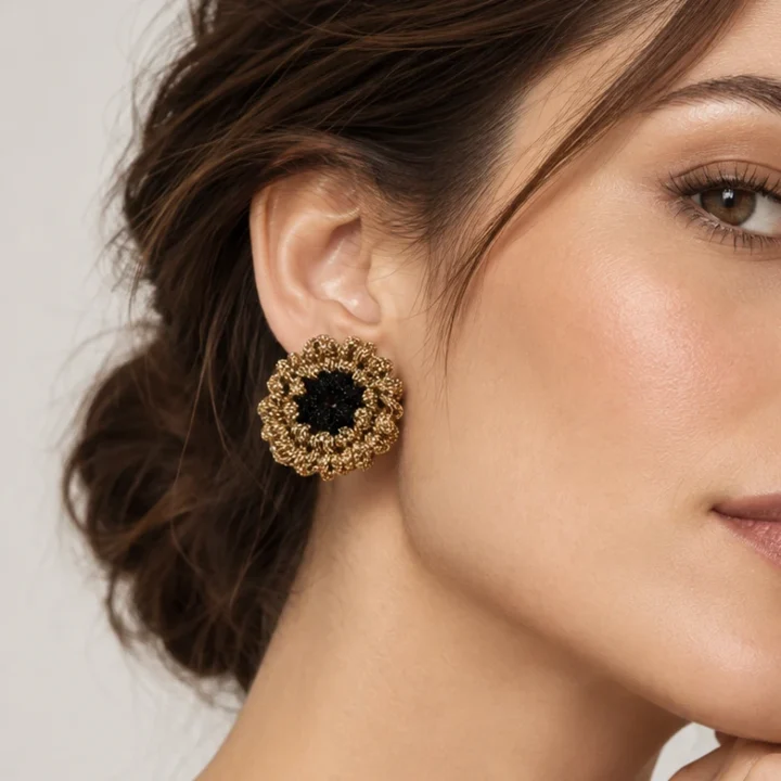 Chica con pendientes Gummie ON de BeMeknes