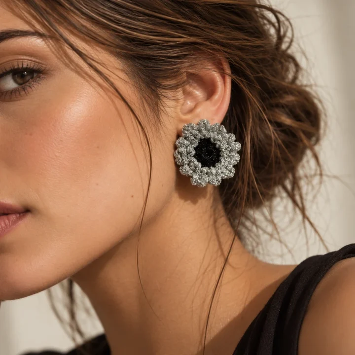 Chica con pendientes Gummie PN de BeMeknes