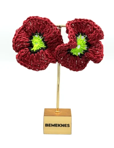 Pendientes Mak de crochet artesanal rojo de la colección Flores Efímeras de BeMeknes