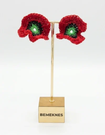 Pendientes Mitxoleta de crochet artesanal rojo de la colección Flores Efímeras de BeMeknes