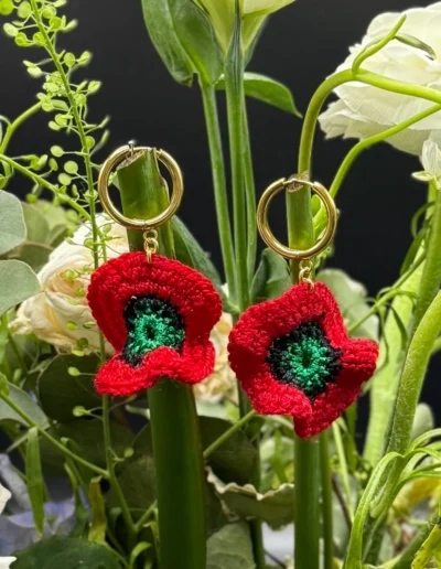 Pendientes Poppy de crochet artesanal de la colección Flores Efímeras de BeMeknes