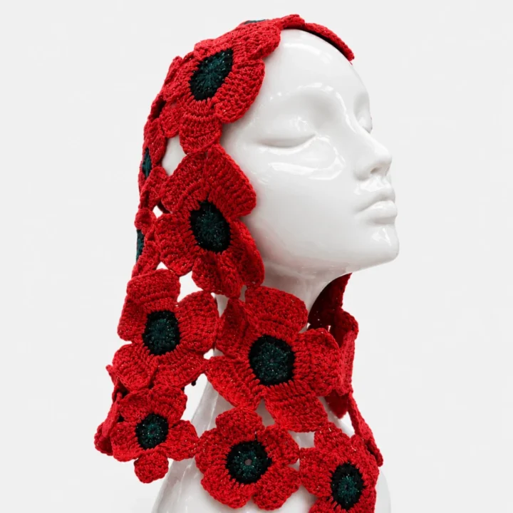 Bataclava artesanal Flores Efímeras de BeMeknes inspirada en amapolas