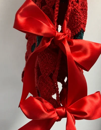 Detalle de los lazos del Chaleco Flores Efímeras hecho a mano