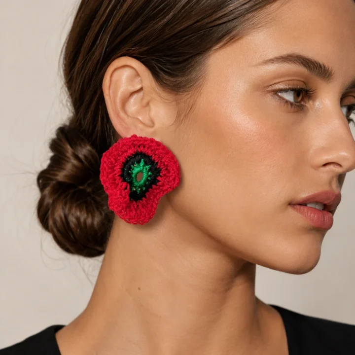 Modelo con pendientes Mitxoleta